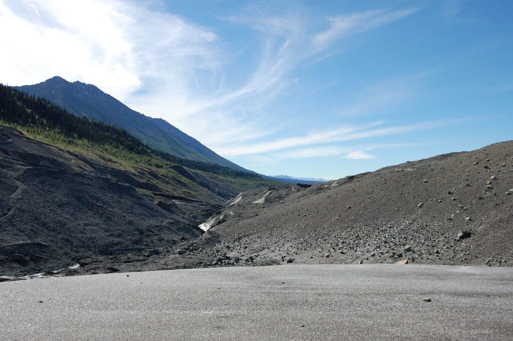 a notch between the valley walls and the glacier